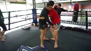Attachai's Secrets Revealed 8 - Superior Muay Thai Techniques - Clinch Lock
