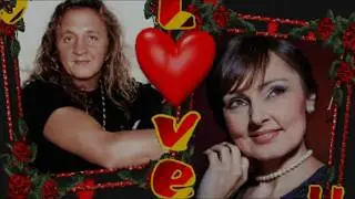 SZÍJ MELINDA  -  SÍRJ A VÁLLAMON