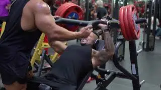 Incline Chest Press Machine