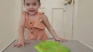 Play and learn with Tie Dye Slime to enhance children's imagination and sensory skills. 