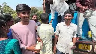 Donors from Malavalli taluk are offering buttermilk and sampana to the devotees who come for the padayatra. Ughe Ughe Madappa 
