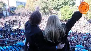 Los cantos del público a Milei en el Cabildo: 