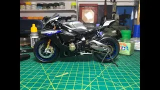Yahama R1 Tamiya assemble