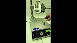 Autocercle d&eacute;pose de graisse sur une pi&egrave;ce automobile par ROBOCOL.