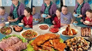 没有地位的老公嫌弃婆婆给的两块鸡腿，还耍赖试图获得更多，没想到婆婆直接没收他的所有食物！【朱大帅and依美姐】