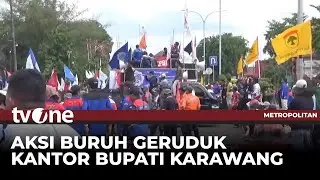 Ratusan Buruh Gelar Aksi 'Karawang Poek' | tvOne