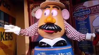 GIANT ANIMATRONIC MR POTATO HEAD WITH MOVING EYES - TOY STORY MANIA RIDE LINE AT UNIVERSAL STUDIOS