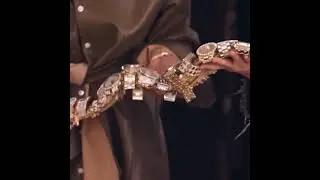 stan twitter: Rihanna- this the most ghetto ish ever