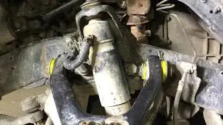 Cambio buje bandeja superior y barra tensora Nissan Pathfinder 95 vg30 v6