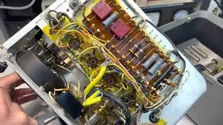 Military Test Equipment Navships AN URM-26A RF Signal Generator