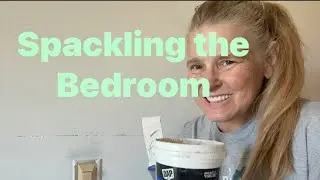 &lsquo;Mobile home life &ldquo; SPACKLING the bedroom ￼ budget friendly ￼