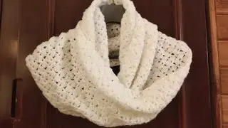 Crochet twisted cowl scarf