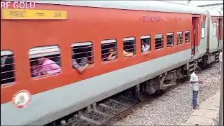 05220 ANVT - MFP EXPRESS | OVER TAKE 15635 OKHA GUWAHATI EXPRESS AT ETAWAH JUNCTION.