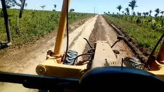 Motoniveladora cortar estrada vicinal