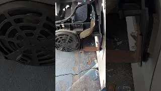 Factory center console Sub removal and upgrade 2003 Chevy Tahoe #cdshawn #chevytrucks #CTSOUNDS