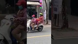 The little girl walked alone on Saigon street #shorts #littlegirl #walking #alone #saigonstreet