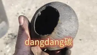 木柴真的可以烧出蓝色火焰 注意！这不是特效！小伙自制闷碳炉，试烧过程中惊现纯蓝火。#自制闷碳炉 #户外玩火#钢碳 #废品改造 #纯蓝火 #柴火炉