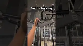 Pollice dentro = pi&ugrave; focus sulla schiena pi&ugrave; forza e stabilit&agrave;. #gym #viral #youtubeshorts #backday