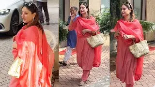 Kareena Kapoor Spotted At Her Residence In Bandra