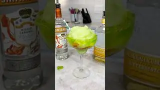 Frozen caramel apple martini #cocktail #caramel #apple #vodka