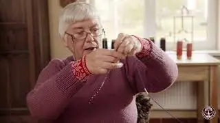 Tradiciniai amatai Utenoje. Riešinių mezgimas. Meistrė Julija Stankevičienė