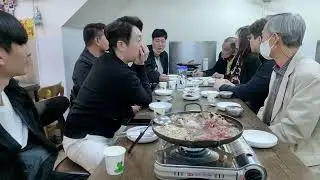 TU-E CAPITAL BAEKSAN KOREA having dinner with entourage DZA