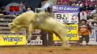 Justin McBride vs Artemus - 04 PBR Fresno (86 pts)