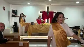 Danzas y alabanza niñas jovenes con su dirigenta Marta