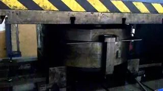 Hydraulic dish-end Press machine - Made by SUNFLUID