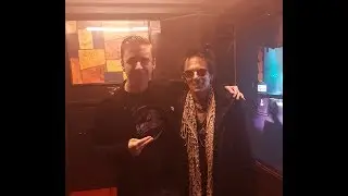 Earl Slick plays John Lennon - I&rsquo;m Losing You Riff.