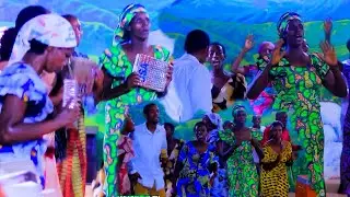 ABABYEYI BAVUGIJE. AMAPENDO  BOMUNKAMBI YAMUSASA HABAYE UMUNEZERO UDASANZWE 