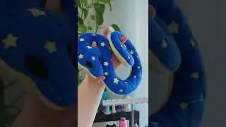 This weighted starry Noodle found a home at the last convention. Which colors should I do next?🐍🌟