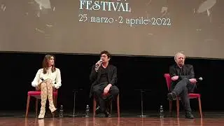 Riccardo Scamarcio al BIF&ST 2022: il doppio ruolo di attore e produttore ne L'ombra del giorno