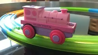 BigJigs Toys BJT305 Battery Operated Engine, Pink, with colour tracks (000080)