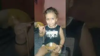 Anshika First Time Fork 🍴 Spoon 🥣 Se Chaumin Khana Sikh Rahi Hai |(#dekha hajaro dafa aapko song#)