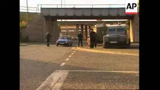 NORTHERN IRELAND: POLICE THROW ARMOURED CORDON AROUND PORTADOWN