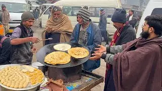 OLD LAHORE SPECIAL SAAG PARATHA WITH MAKHAN | TRADITIONAL PUNJABI BREAKFAST | CHEAP & POWERFUL TASTE
