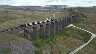 Дизель-поезд 158 близ ст. Рибблхэд / 158 DMU near Ribblehead station