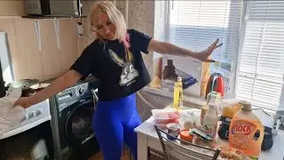 Купили продуктов на 2100.