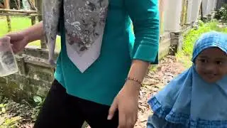 Menyiram tanaman anak paud
