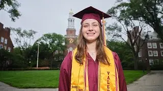 #CUNY2025 卒業生プロフィール - キャリー・エビン