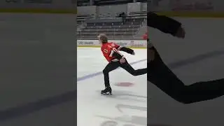 Илья Малинин в майке QuadGod хоккейного клуба Anaheim Ducks
