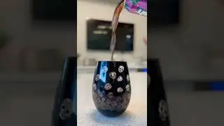 A little ASMR grape soda pour 🍇🖤  #asmrsatisfying #halloweentreats #drinkasmr #halloweendecor