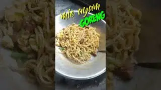kuliner seru - mie ayam goreng #shorts #streetfood #kulinerenak #kulinerindonesia