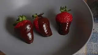 Vegan Chocolate Dipped Strawberries - Veganiac