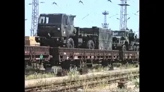 НА ГАРА РАЗПРЕДЕЛИТЕЛНА В РУСЕ ПРИСТИГНАХА КОМПОЗИЦИИ С ТЕЖКА ТЕХНИКА НА НАТО (1999)