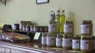 Miele, torte e biscotti a base di nocciole: la dolcezza dell&rsquo;azienda agricola Pelissero