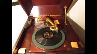 CNE Chorus 78 rpm record The Maple Leaf Forever O Canada