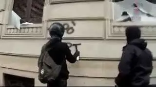 No Expo 2015 - attacco black block in 150 secondi