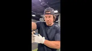 You already know @markwahlberg is getting his workout in before the sun is up! 😤 #4amClub